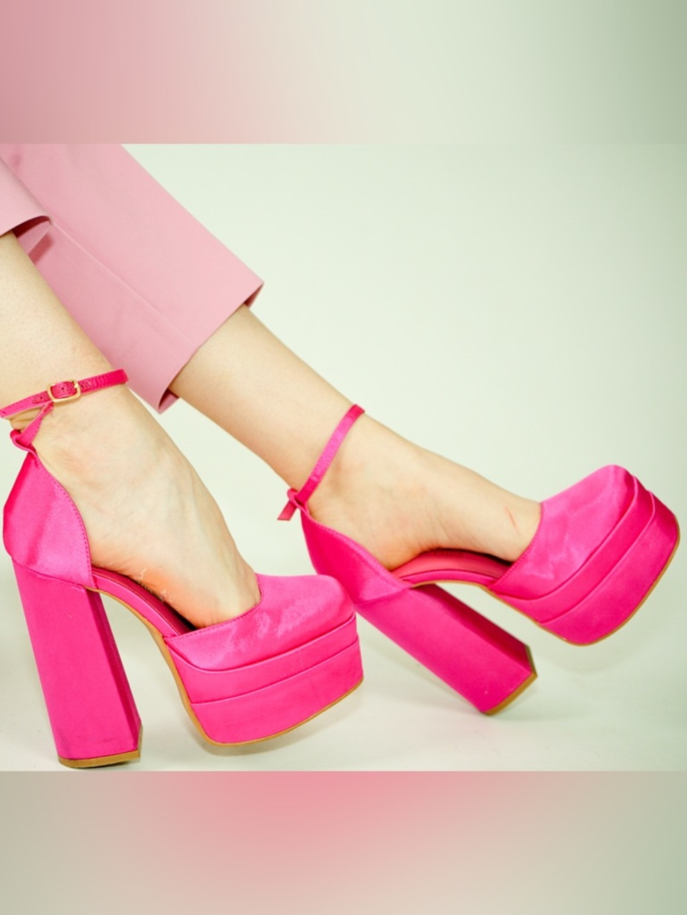 Dream Pairs Hot Pink Platform Heels 💖
